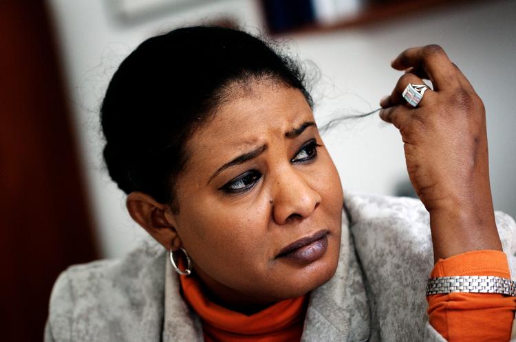 Advarsel. Lubna Ahmad al-Hussein, født 1973, er en populær, kritisk journalist, der har set sit land forvandles til et islamistisk diktatur. Hun blev idømt 40 piskeslag for at gå i lange bukser og lever nu i landflygtighed. Foto: Niels Christensen