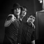 Supergrass. Forsanger Gaz Coombes (t.v.), trommeslager Danny Goffey og bassist Mick Quinn går hvert til sit. 