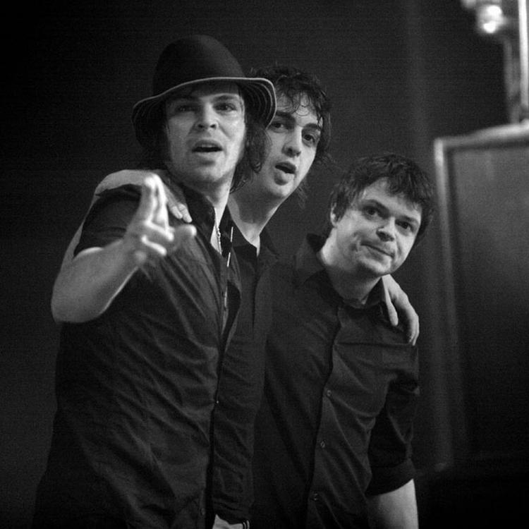 Supergrass. Forsanger Gaz Coombes (t.v.), trommeslager Danny Goffey og bassist Mick Quinn går hvert til sit. 