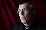 Biskop. »Den kærlighed og opmærksomhed, som man må lægge til et menneske og barn i ægteskabet, gives i stedet til Gud og menigheden«, siger Czeslaw Kozon. 