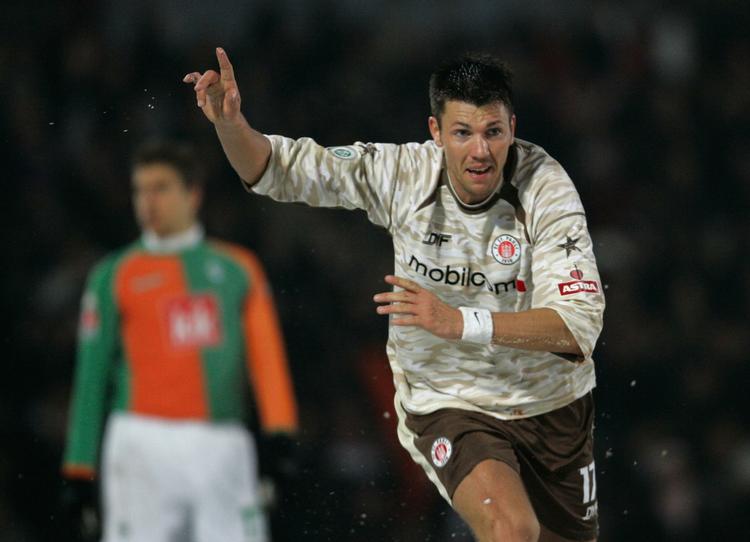 Optur. Fabian Boll jubler efter en scoring i en pokalkamp mod Werder Bremen i 2006. Meget tyder på, at St. Pauli kommer til at møde Bremen igen i den kommende sæson. Arkivfoto. 