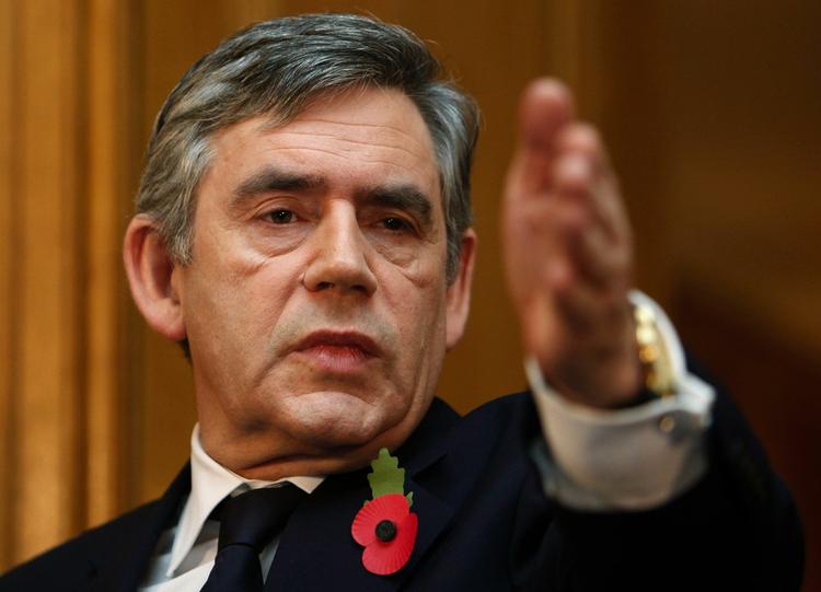 Valgkamp. Tre uger før valget er det under 30 procent af de britiske vælgere, der foretrækker Gordon Brown som premierminister, mens Lars Løkke stadig kan mobilisere opbakning fra 40 procent af vælgerne. 
