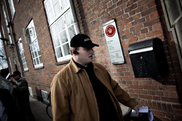 Politik. Jonni Hansen argumenterer i retten for, at nazisterne i Danmark har flere politikker på programmet og derfor ikke bedriver propaganda. 