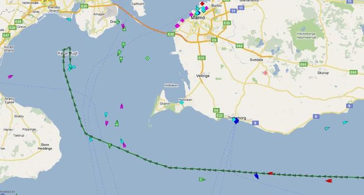 Coasteren 'Harmonia' fik politiet til at rykke ud, fordi der var mistanke om at kaptajnen var beruset. Her ses ruten, hvor coasteren zigzaggede ind i Køge Bugt. Kilde: MarineTraffic.com 