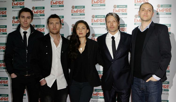 Titansholdet. Skuespiller Mads Mikkelsen sammen med (fra venstre) Nicolas Hoult, Sam Worthington, Alexa Davalos og Louis Leterrier i London før premieren på 'Clash of the Titans'. 