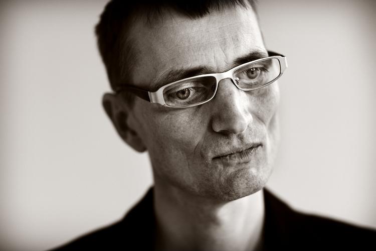 Våbennedkasteren Niels Holck kræves udleveret til retsag i Indien, og det er han ikke meget for. Netop fordi, han ikke tror, at han får lov til at afsone sin dom i Danmark. 