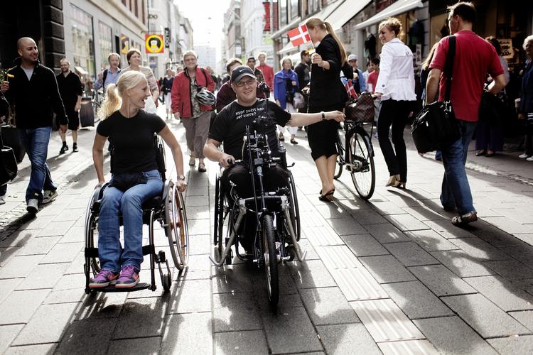 Jens Holst har kørt i kørestol fra Grenå til Strøget i København. Sclerose Tour 09 