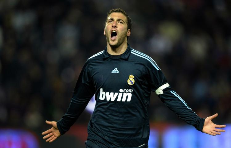 Målsluger. Real Madrids Gonzalo Higuain er klar til at spille mod Valencia i weekenden. Arkivfoto. 