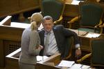 BESKYDNING. Thorning gav Løkke kamp til stregen i en debat om den økonomiske politik i Folketingssalen i dag. 