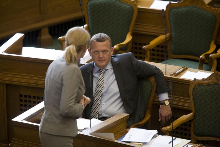BESKYDNING. Thorning gav Løkke kamp til stregen i en debat om den økonomiske politik i Folketingssalen i dag. 