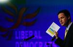 Liberaldemokraternes leder Nick Clegg har fremlagt sit partis valgprogram i det centrale London. 