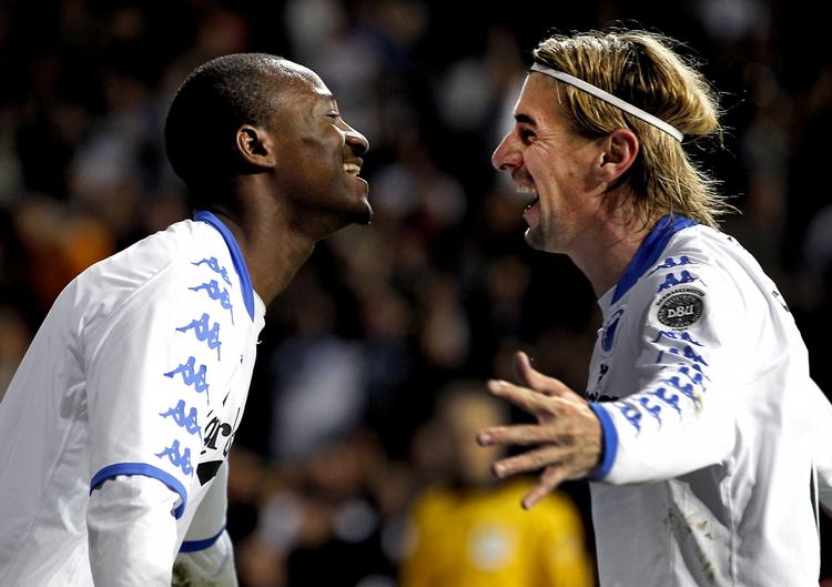 MÅLSCORERE. I anden halvleg scorede Dame N'Doye det tredje og Cesar Santin (th). for FCK mod Esbjerg. 