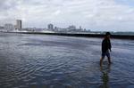 A group of scientists reports that there is a danger that sea levels will rise more than one metre in the next 100 years, affecting low-lying areas such as here in Cuba. 