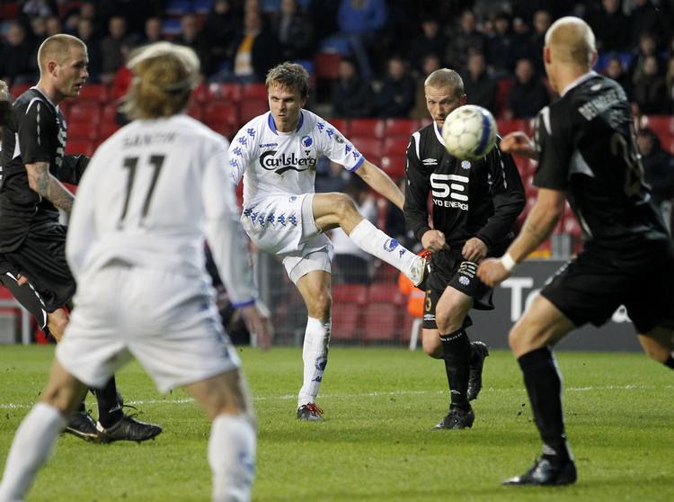 FOKUS. Jesper Grønkjær, Cesar Santin og de øvrige FCK-spillere skal fortsat arbejde stenhårdt. 