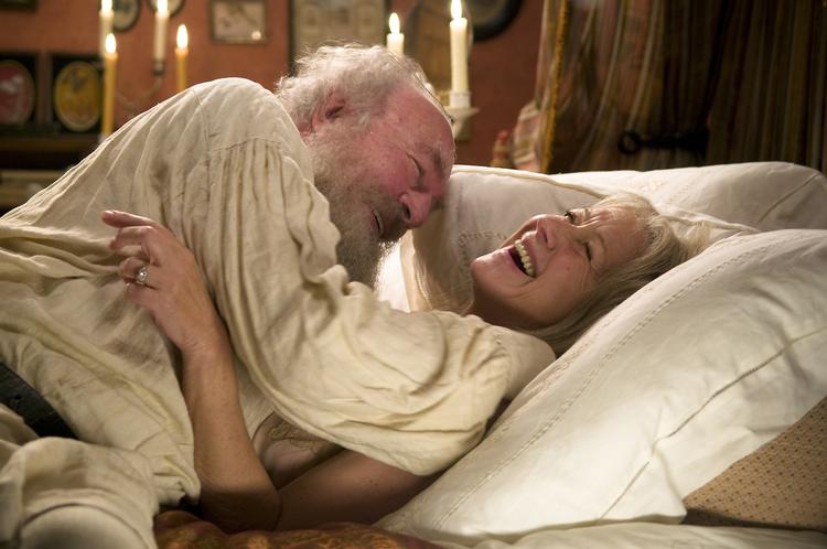Christopher  Plummer (øverst)  - der både i filmen og virkeligheden er fyldt de 80 - udgør sammen med  Helen Mirren et  vibrerende par i  filmen 'The Last Station'.  Foto: Disney 