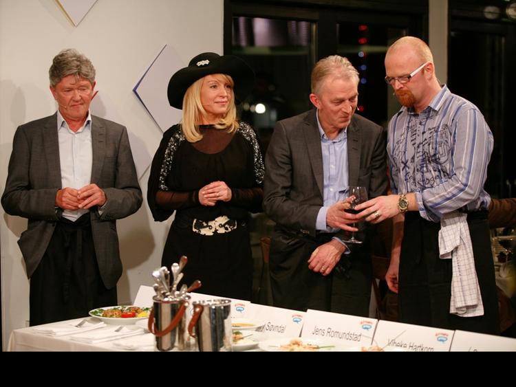 Finalister. Her ses nogle af kombattanterne i aftenens madfinale: Ejendomsmægler Jan Fog, tøjdesigner Karen Simonsen, politikeren Villy Søvndal og 'bikeren' Jens Romundstad. 