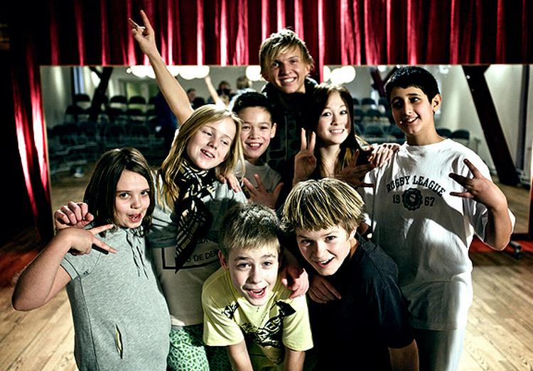 Reality. 'Simons danseskole' er alt andet end 'Vild med dans' for børn - her er det kvaliteter som venskab, fællesskab og åbenhed, der giver vindermentalitet. Foto: Plus Pictures 
