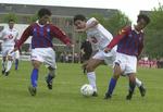 Fodbold-VM. Både fodboldforbundet i Grønland og Tibet er medlem af den organisation, der afholder et alternativt VM. Her ses de to landshold under en kamp i Vanløse Idrætspark i 2001. 