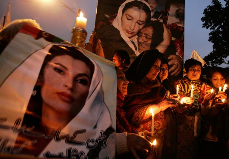 Mindet. Benazir Bhutto blev dræbt ved et attentat i 2008. Drabet udløste 40 dages sorg i Lahore. 