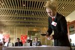 Der er ingen danskere blandt de fire kvindelige sommelier, der skal dyste ved VM. Her er det en tidligere vinder af DM for sommelier. Arkivfoto. 