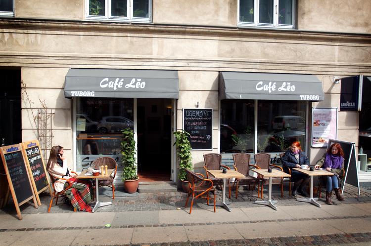 Café Leo har i mange år ligget diskret i Sølvgade, hvor den serverer god hverdagsmad og pizzaer fra nabobiksen til de lokale. Foto: Jens Dresling 