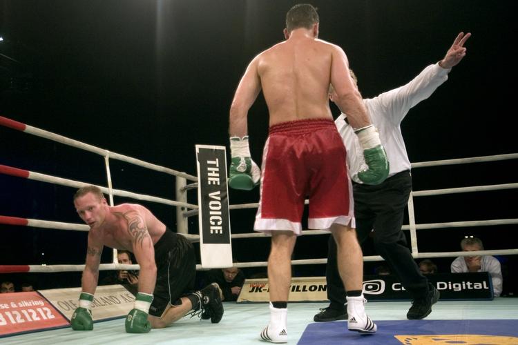 besejret. En modløs og frustreret Rudy Markussen blev 14. oktober 2006 stoppet af Sergej Tatevosijan. Arkivfoto. 