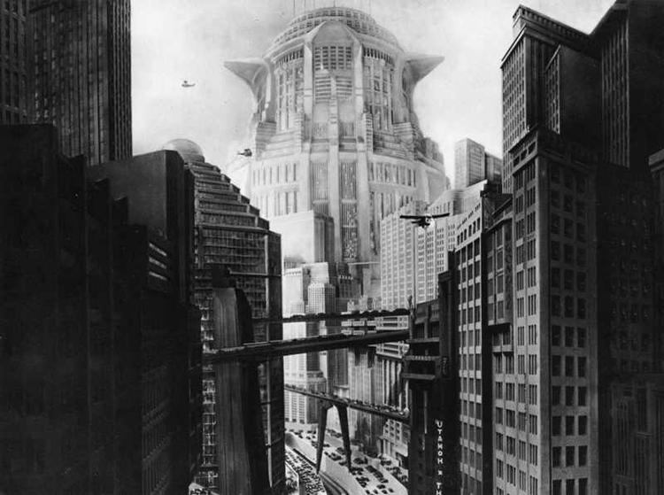 Særvisningen af Fritz Langs mesterværk 'Metropolis' hænger i en tynd tråd. Foto fra filmen. 