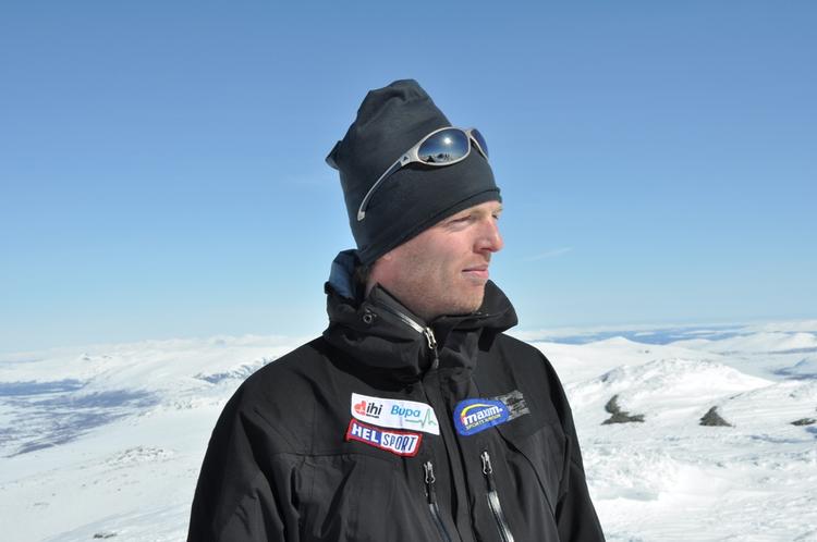 Aflyst. Ekspeditionsleder Mathias Kolringen må sammen med sine holdkammerater se drømmekspeditionen til Island forsvinde i en sort regn af aske. Privatfoto. 