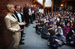 Kalenderkuk. Ministrene får sjældent skrevet deres aftaler ind i de offentligt tilgængelige kalendre, som de skal. Her er det  statsministeren og undervisningsministeren på skolebesøg på Egedalsskolen i Kokkedal i starten af marts. 