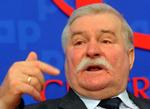 Klar. Han skal bare spørges, siger den tidligere præsident Walesa. På dagen, hvor Polen sørger præcis en uge efter flystyrtet, der dræbte den polske præsident. 