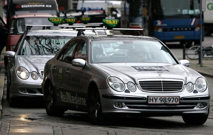 Istanbul? Danske taxaselskaber får  drømmeture til Europas store byer.»Det er den slags ture, hvor man gemmer kvitteringen. Som minde«, siger Mogens Elgaard fra Århus Taxa. 