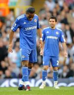 Ups. Didier Drogba og Chelsea har nu kun et point ned til Manchester United efter nederlaget til Tottenham. 