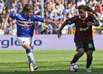 2-1. Milan og Ronaldinho tabte til Sampdoria, men er fortsat syv point foran Genoa-klubben. 