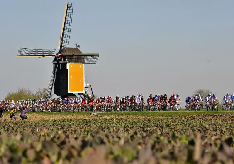 uheldigt. Et par tekniske fejl betød, at ingen af Team Saxo Banks folk kom med helt frem, da feltet var skrumpet ind til en afgørelse i Amstel Gold Race. 