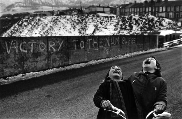 Politisk endte kulminearbejdernes strejke i Storbritannien i 1984-85 som et kæmpestort nederlag for fagforeningerne og en ideologisk sejr for den konservative premierminister, Margaret Thatcher. Men bag kampen lå mange menneskehistorier - ikke mindst i Rhondda Valley, hvor minearbejderne gik hårdt til den, men hvor livet alligevel rullede videre. Foto: Marianne Grøndahl 