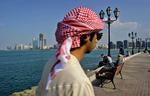 Penge. Regeringen siger, at den vil fastholde sit ’arabiske initiativ’, men vil altså hellere have en ambassade i Abu Dhabi, hvor der er penge at tjene. 