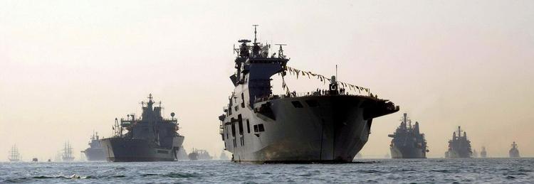 HMS Ocean er et af Englands største krigsskibe. Det kan blive det, der skal hente strandede briter hjem. 