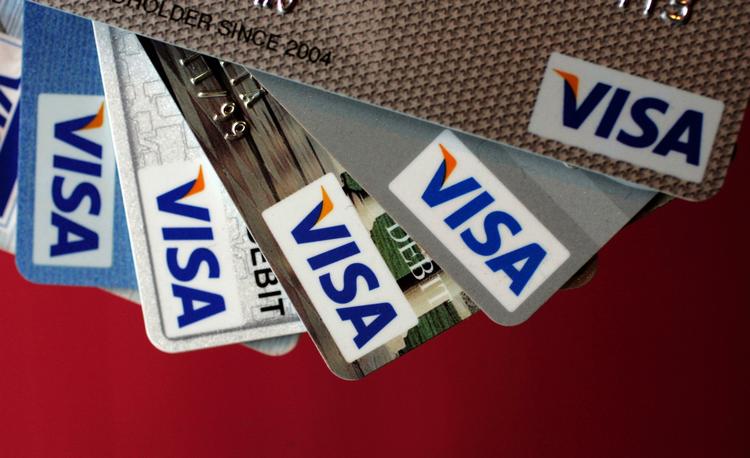 Røveri. Ifølge Forbrugerrådet frarøver bankernes valørdage årligt bankkunderne flere milliarder kroner. 