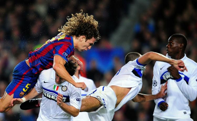 fight. Barcelona og Inter mødtes også i det indledende gruppespil sidste år. Arkivfoto. 