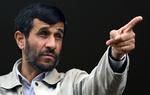 Mens Barack Obama har travlt med at få overtalt Kina til sanktioner mod Iran, kalder Ahmadinejad nu USA for verdens eneste atomforbryder. 