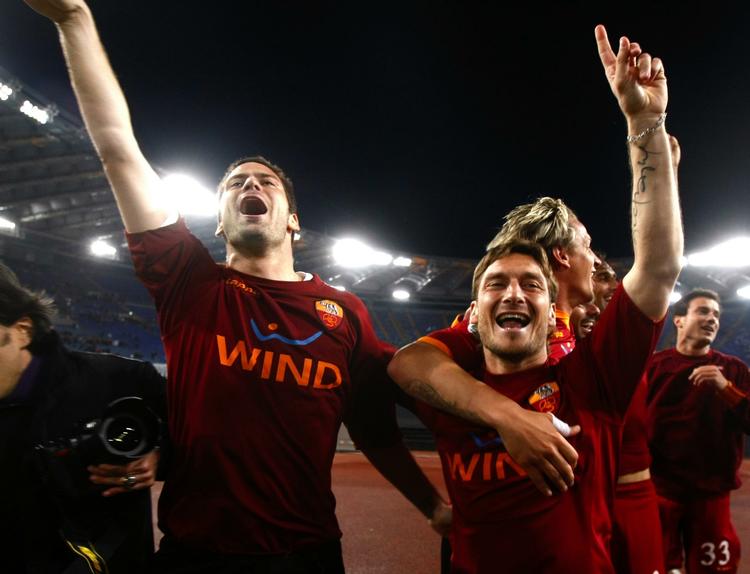 STRAFFET. Romas Francesco Totti opførte sig i forbindelse med opgøret mod Lazio meget provokerende, og det må han nu betale for. 