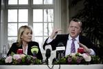 FORLIG. Lars Løkke Rasmussen står ved det efterlønsforlig, der blev vedtaget i 2006, men stadig garanterer han ikke for, at efterlønnen overhovedet ikke bliver rørt. 
