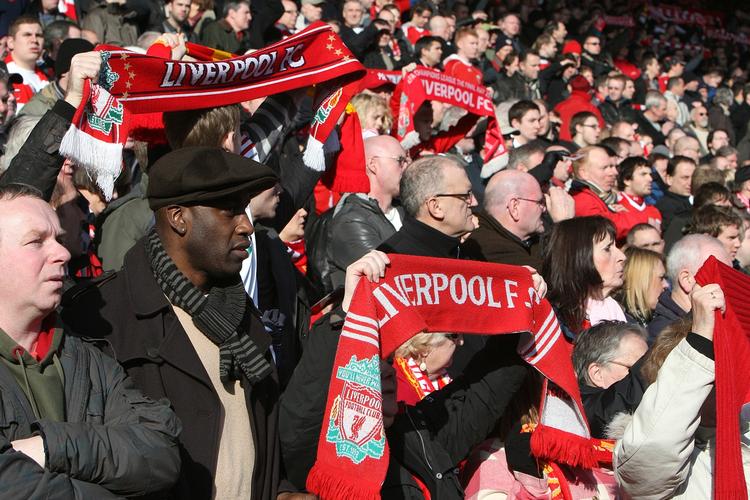UTILFREDS. Fansene fra Liverpool og Fulham mener godt, at UEFA kunne have taget bedre hensyn til dem, da de besluttede, at Europa League-semifinalerne skulle spilles. 