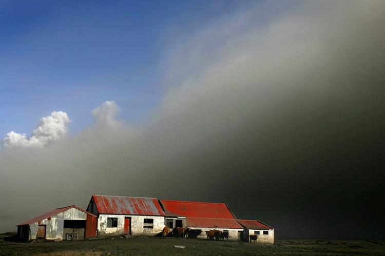 Skypåvirkning. Askeskyen er voldsom over Island. Men den er ikke stor nok til at påvirke vores sommervejr. 