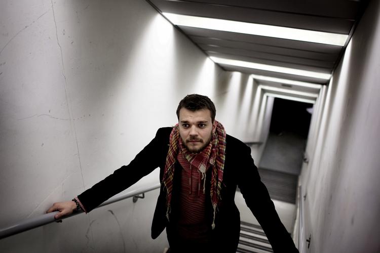 Pilou Asbæk fandt sin første bærende hovedrolles personlighed gennem hård træning og udforskning af det kriminelle miljø. 