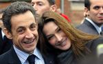 bruni-Sarkozy. Den franske præsident Sarkozy i selskab med fru Carla Bruni-Sarkozy i december sidste år. 