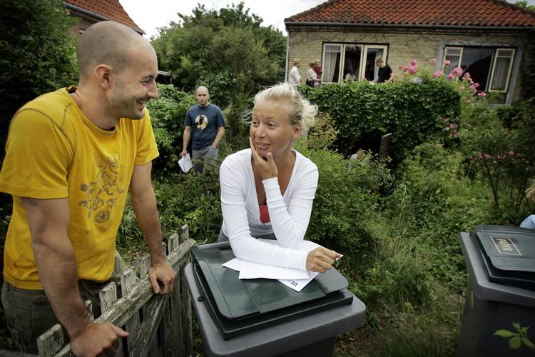Banker bekymrer sig ikke over, at ejendomsværdierne er raslet ned. Her er der åbent hus ved et dødsbo på Amager i København. Arkivfoto. 