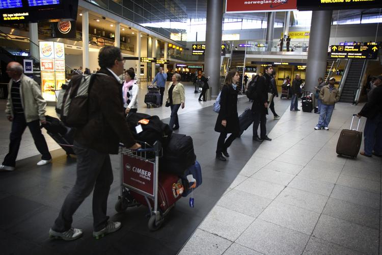 Travlhed. Der er igen travlhed i lufthavnen i Kastrup. Foreløbigt er luftrummet åbnet frem til i morgen tidlig. 