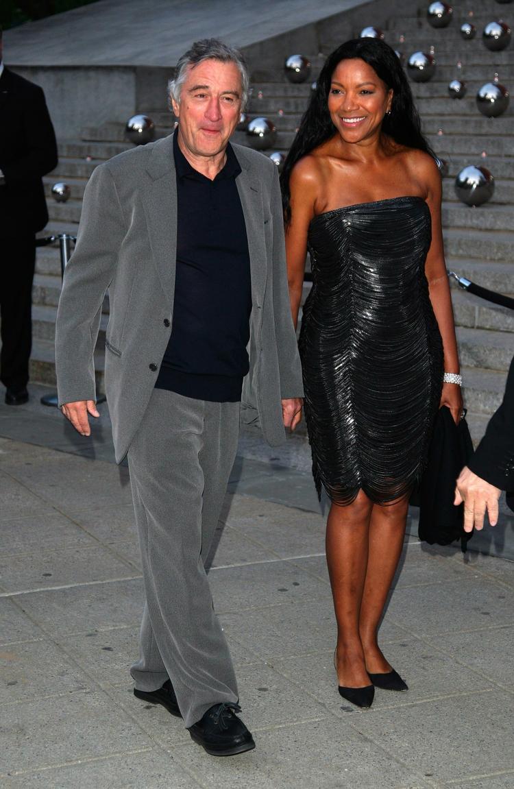 Skuespiller Robert de Niro og hans hustru Grace Hightower til Vanity Fairs fest for filmfestivalen Tribeca i går. 