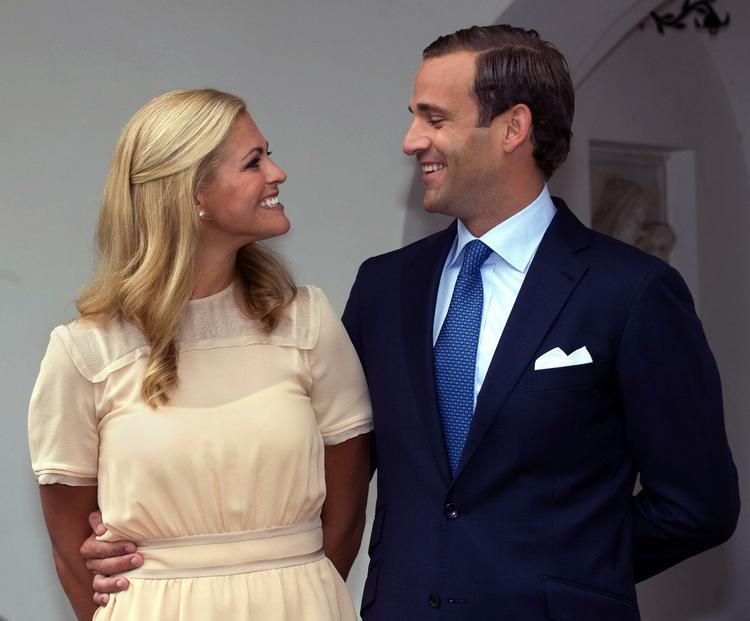 PARKRISE. Prinsesse Madeleine og Jonas Bergström fotograferet, da de bekendtgjorde deres forlovelse i august sidste år. Arkivfoto. 